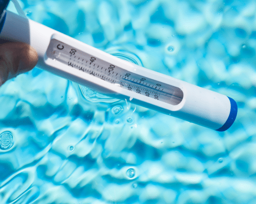 un thermomètre pour piscine